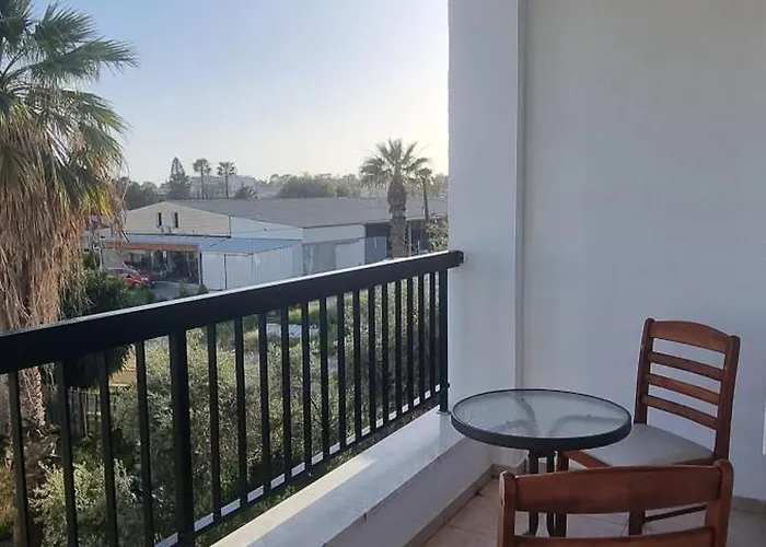 The Cozy In Apartamento Larnaca